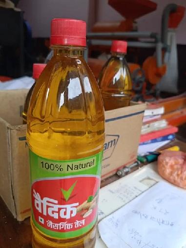 घाण्यावरील तेल विकणे आहे