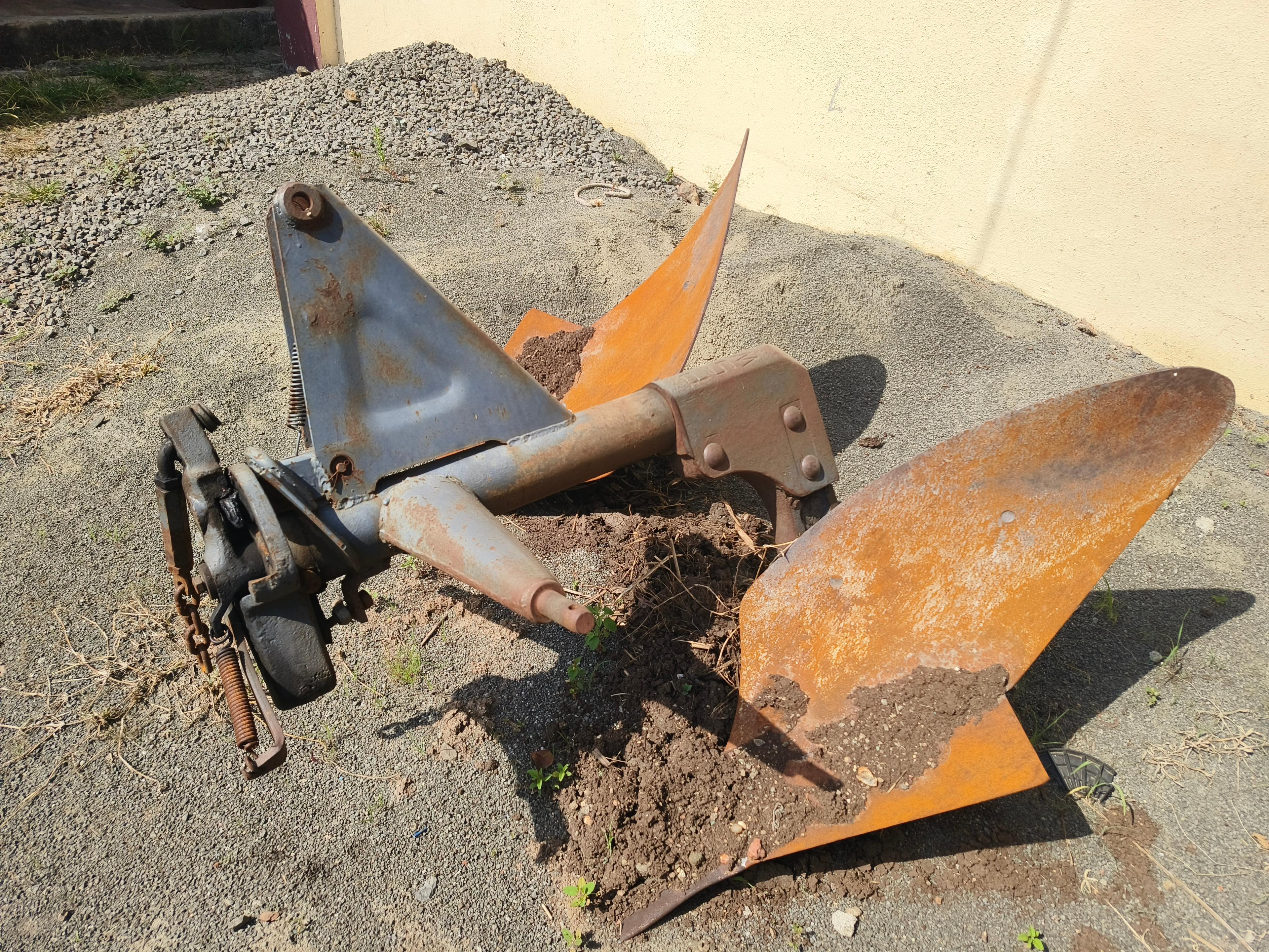 ट्रॅक्टर चा नांगर विकणे आहे