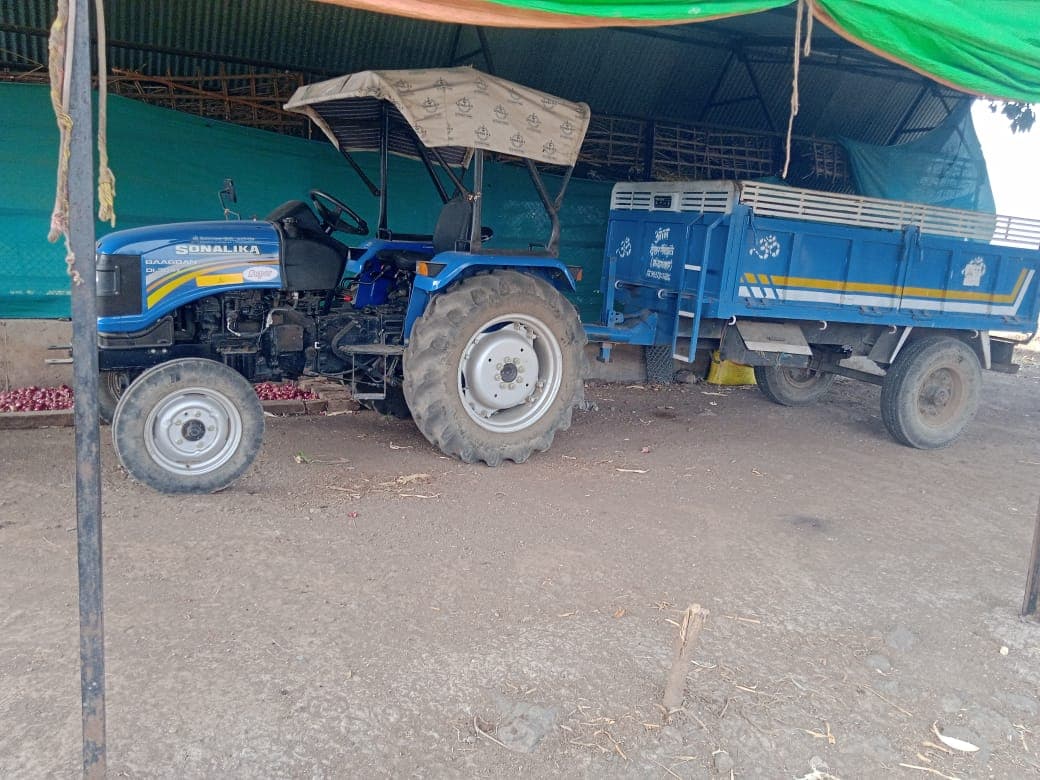ट्रॅक्टर व ट्रॉली विकणे आहे