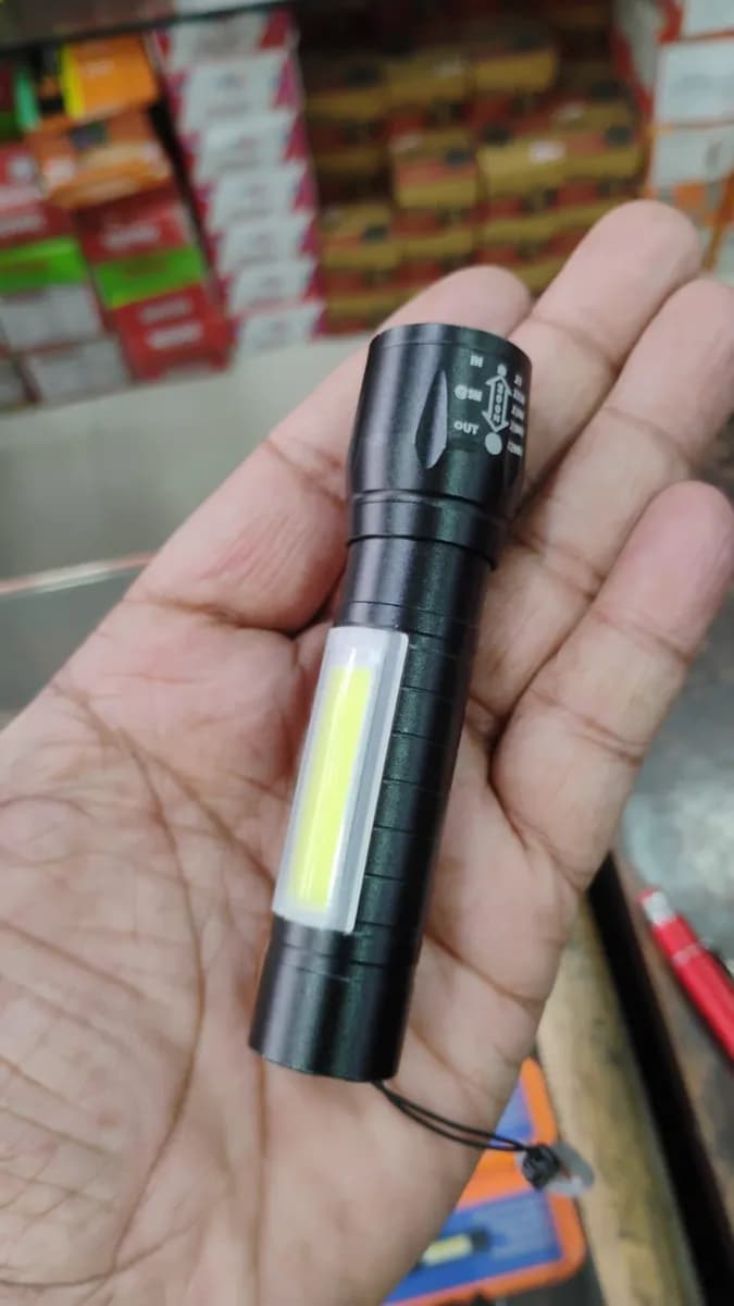 मिनी झूम टॉर्च